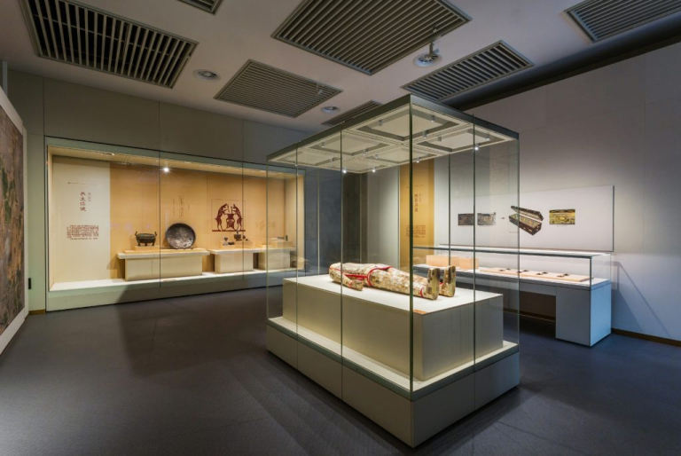 Museums display cases play a crucial role in presenting and protecting artifacts