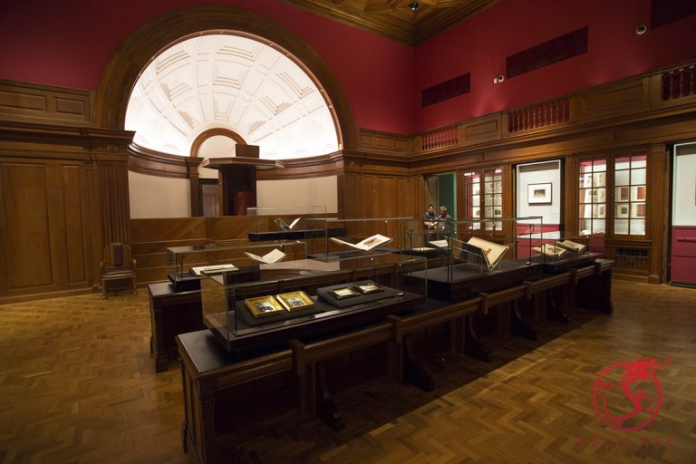 How many types of museum display cases