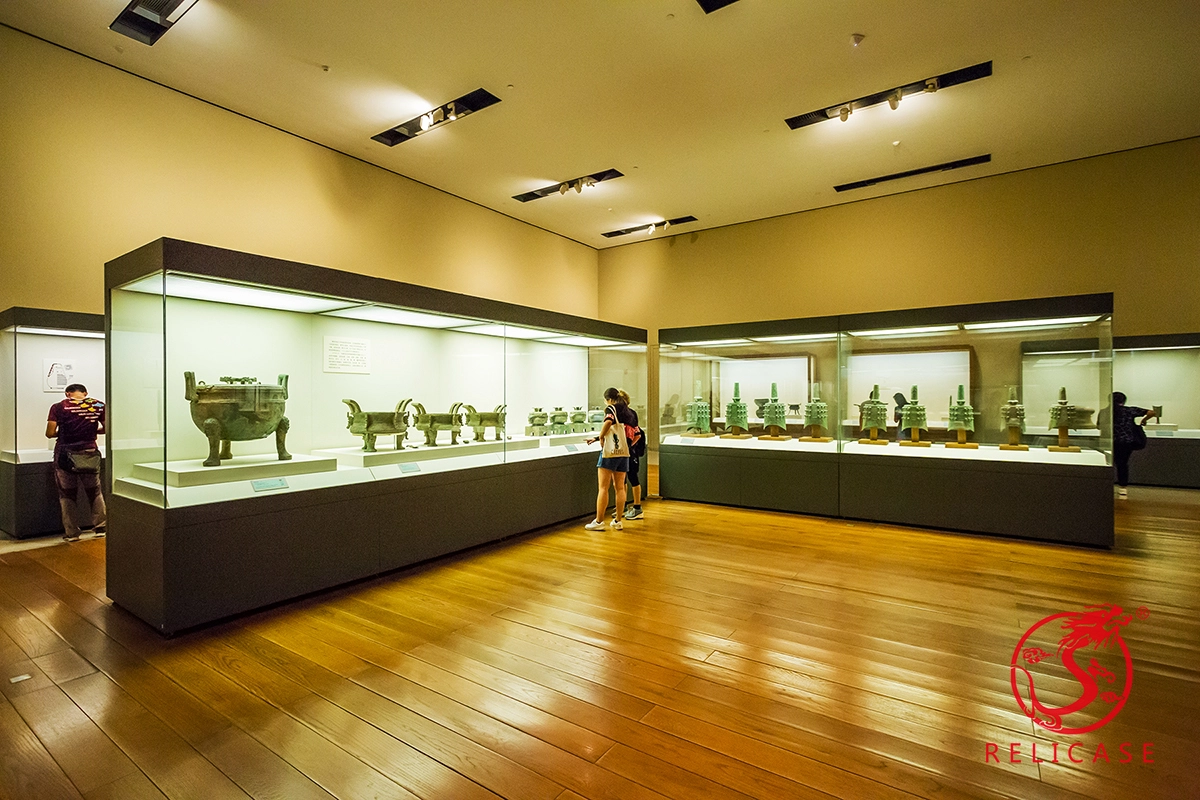 How museum display cabinets protect exhibits